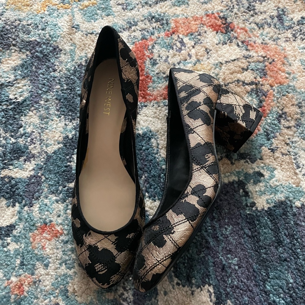 Nine West Black Tan Floral Slip On Round Toe Ceciley Pump Heel Sz 8